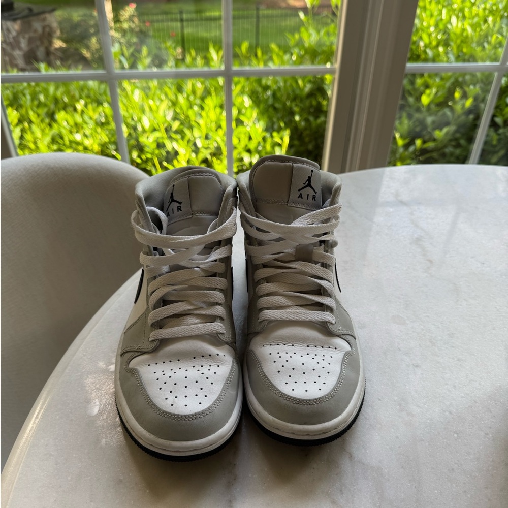 Nike Air Jordan 1 Retro Mid - Light Smoke - Picture 5 of 5